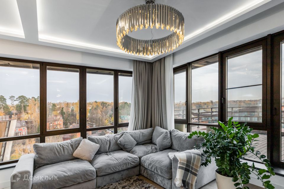 Продаётся 4-комнатная квартира, 152.2 м²