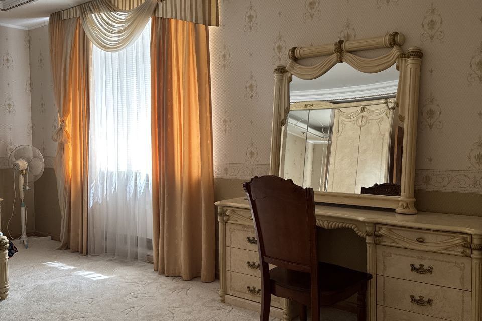 Продаётся 3-этажный дом, 448 м²