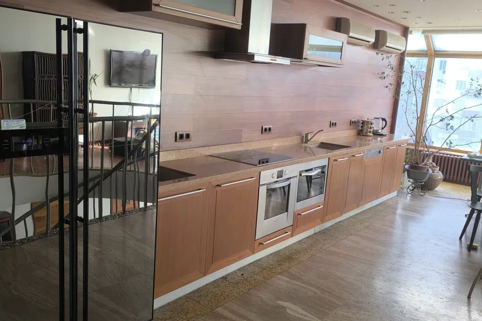 Сдаётся 5-комнатная квартира, 250 м²