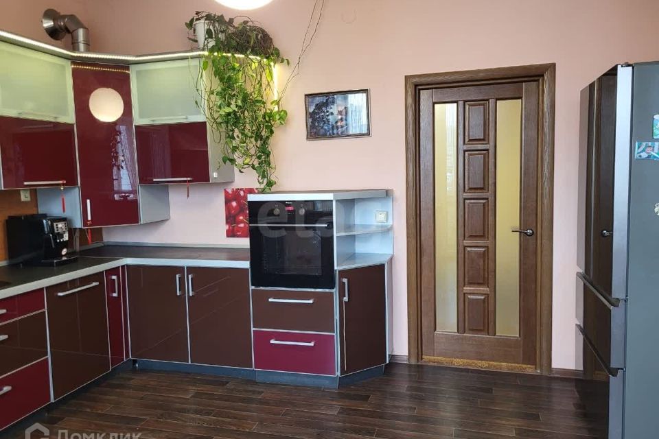 Продаётся 4-комнатная квартира, 171.4 м²