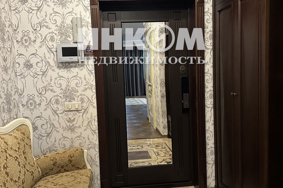 Продаётся 4-комнатная квартира, 121 м²