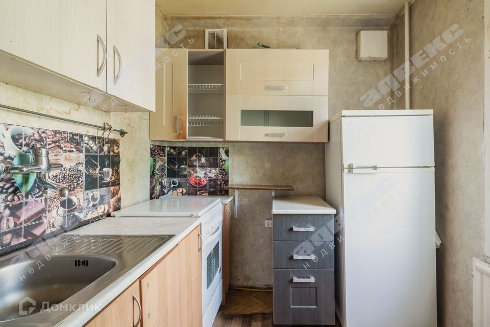 Продаётся 4-комнатная квартира, 49.2 м²