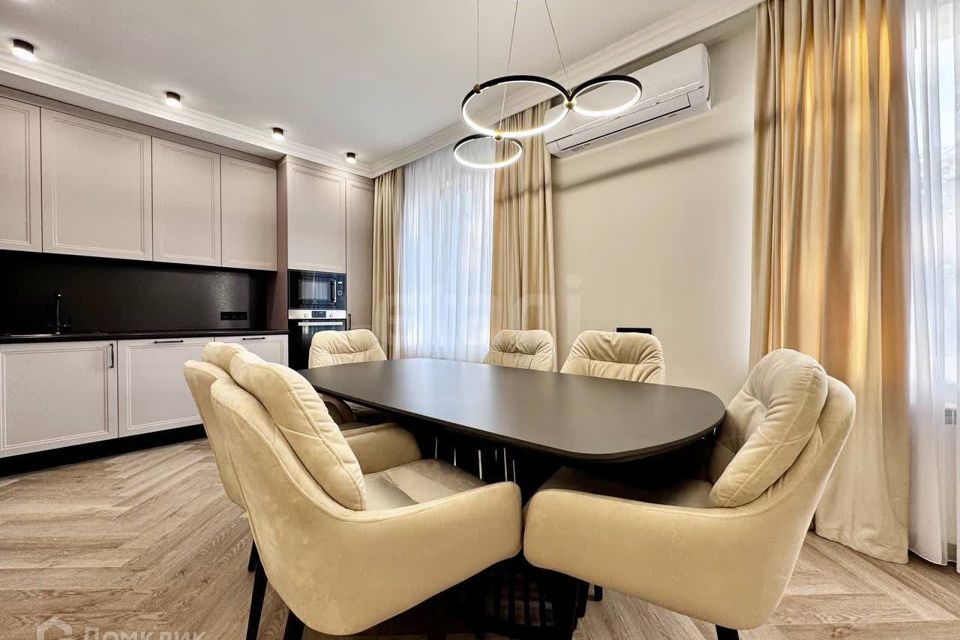 Продаётся 2-комнатная квартира, 110 м²