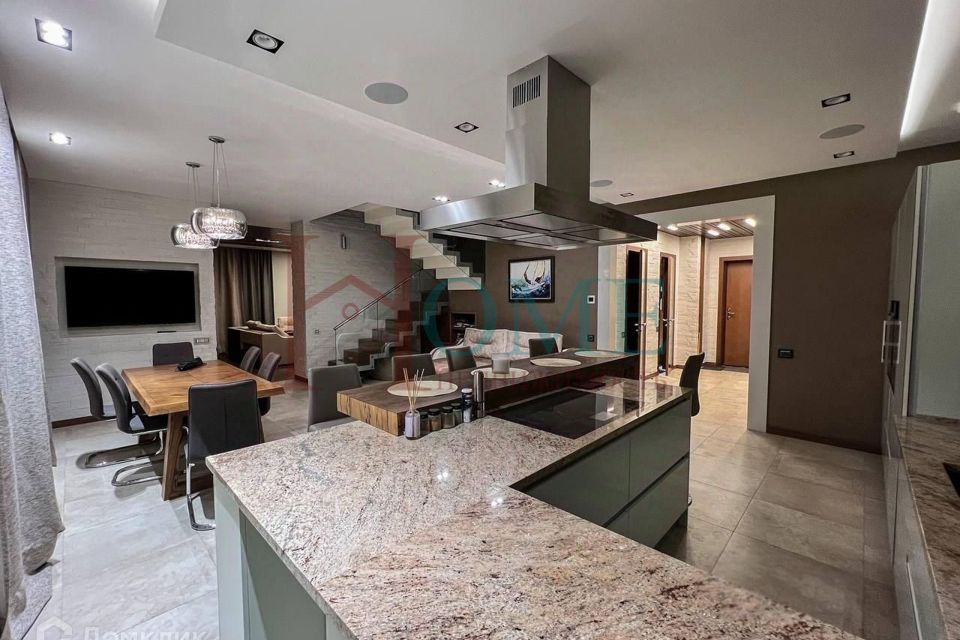 Сдаётся 3-комнатная квартира, 150 м²