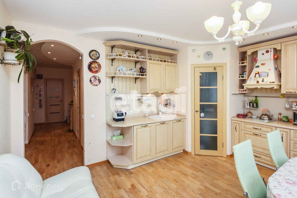 Продаётся 3-комнатная квартира, 117.4 м²