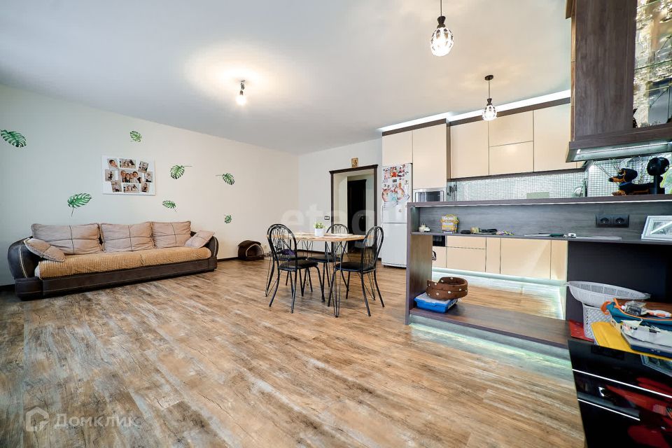 Продаётся 3-комнатная квартира, 111.6 м²