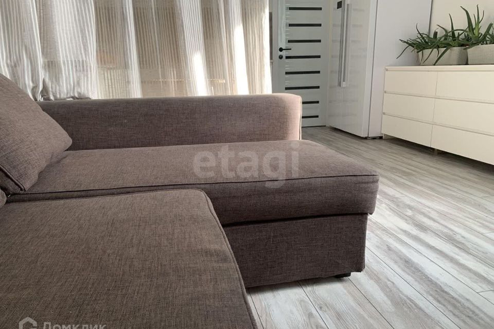 Продаётся 1-комнатная квартира, 42 м²