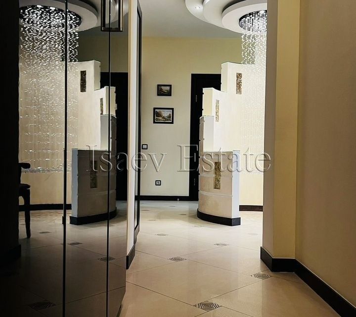 Продаётся 4-комнатная квартира, 93 м²