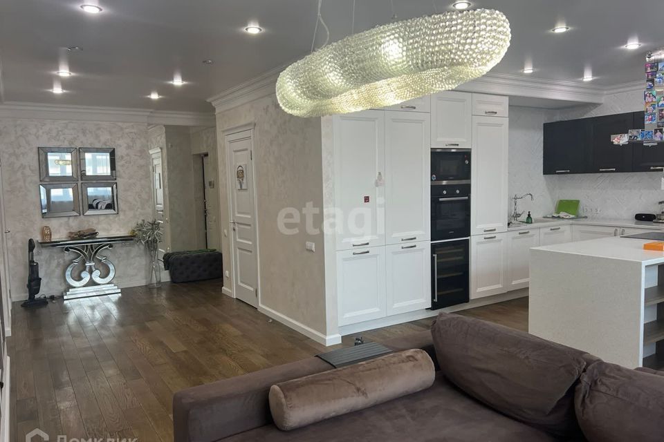 Продаётся 4-комнатная квартира, 125.2 м²