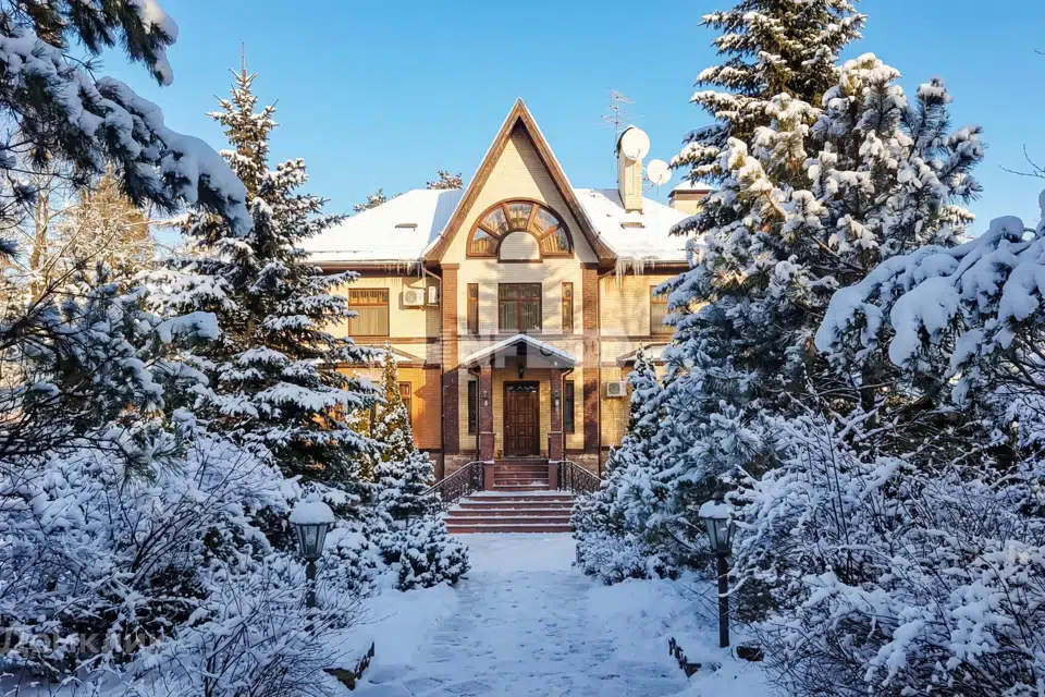 Продаётся 2-этажный дом, 1430 м²