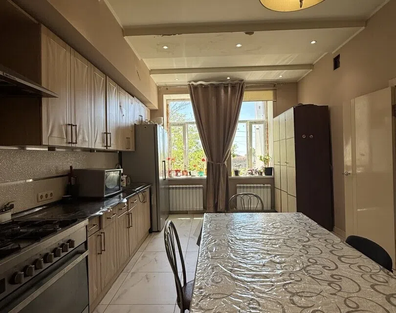 Продаётся 2-этажный дом, 670 м²