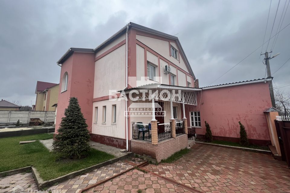 Продаётся 2-этажный дом, 250 м²
