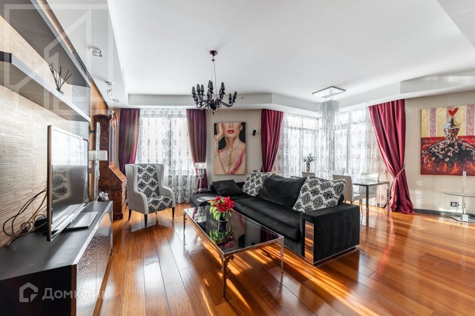 Сдаётся 3-комнатная квартира, 145 м²
