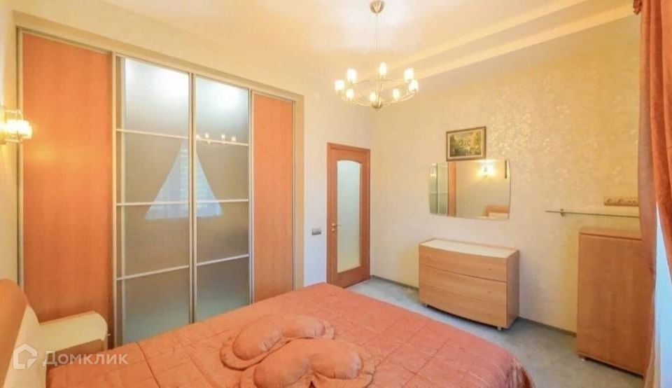 Сдаётся 4-комнатная квартира, 140 м²