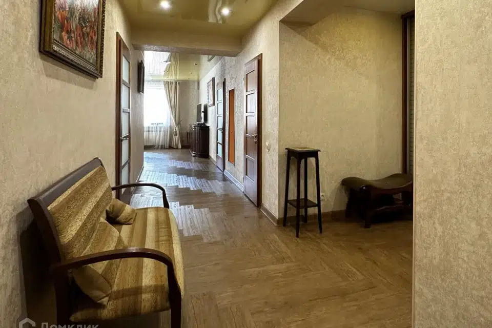 Продаётся 4-комнатная квартира, 125.2 м²