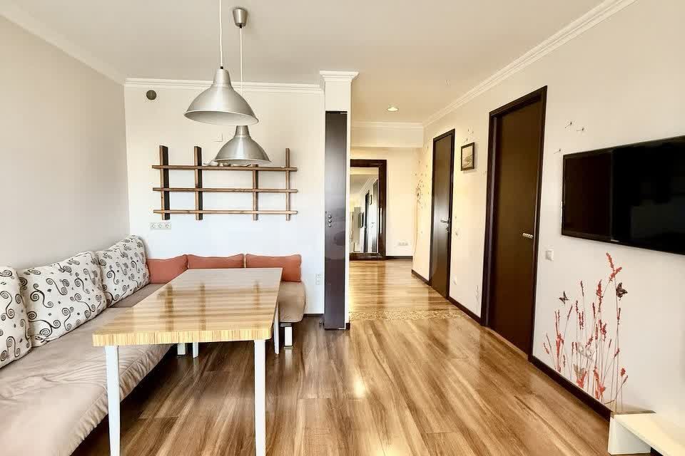 Продаётся 2-комнатная квартира, 77.4 м²