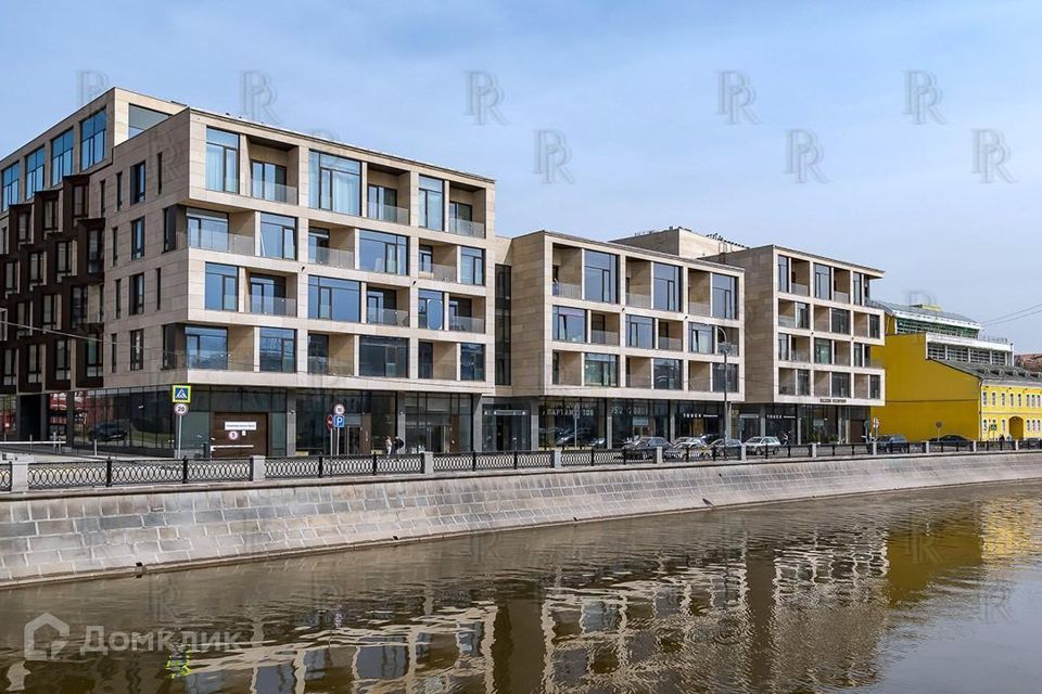 Продаётся 4-комнатная квартира, 165 м²