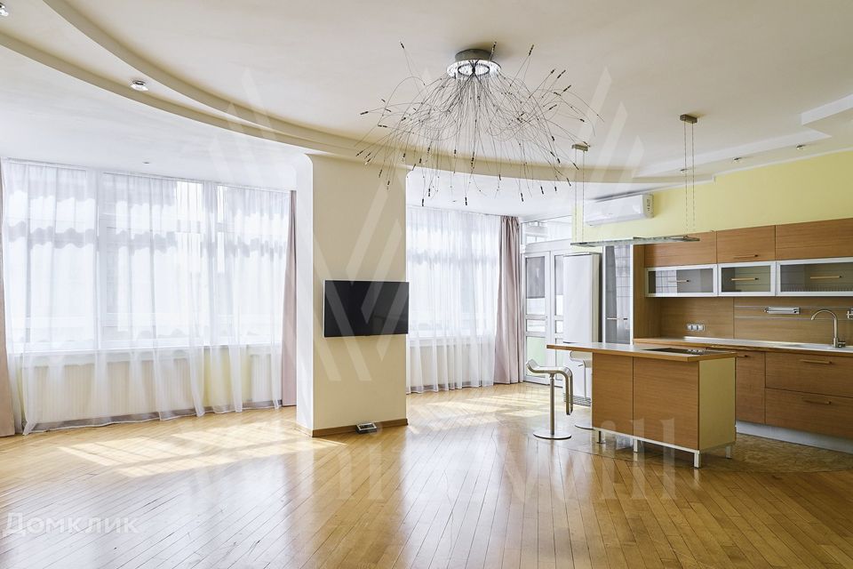 Продаётся 3-комнатная квартира, 160 м²