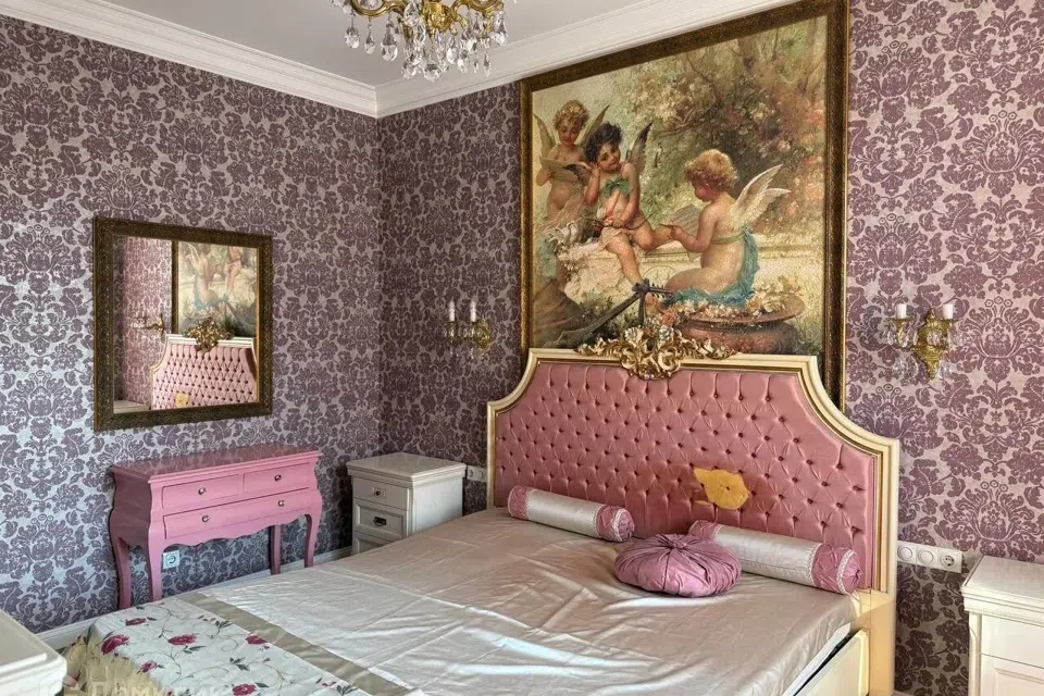 Продаётся 4-комнатная квартира, 164.1 м²
