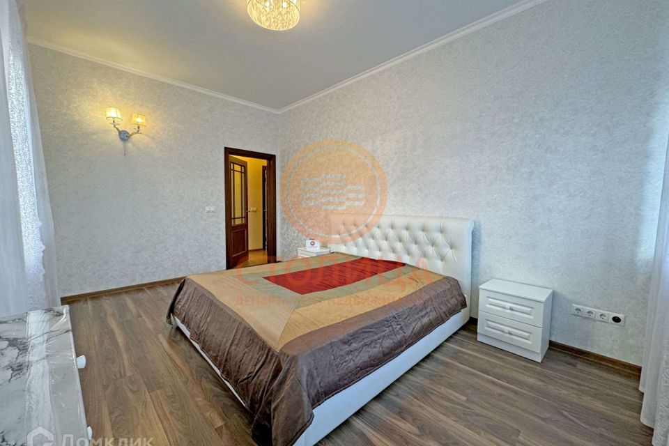 Сдаётся 4-комнатная квартира, 180 м²