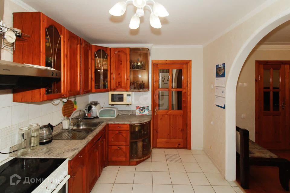 Продаётся 4-комнатная квартира, 129.8 м²