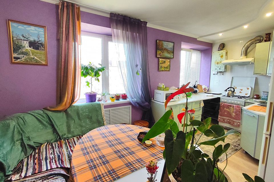 Продаётся 3-комнатная квартира, 58.4 м²