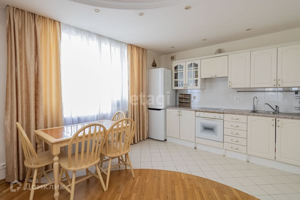 Продаётся 2-комнатная квартира, 94.7 м²