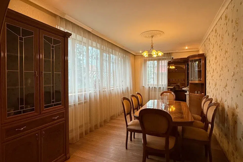 Продаётся 2-этажный дом, 350 м²