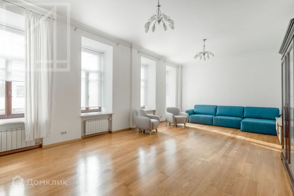 Сдаётся 4-комнатная квартира, 190 м²