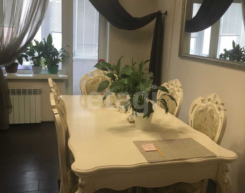 Продаётся 5-комнатная квартира, 132.1 м²