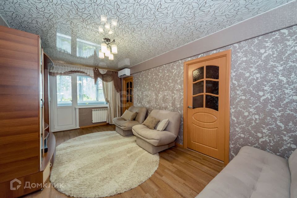 Продаётся 4-комнатная квартира, 58.1 м²