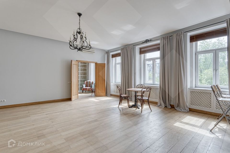 Продаётся 6-комнатная квартира, 222 м²