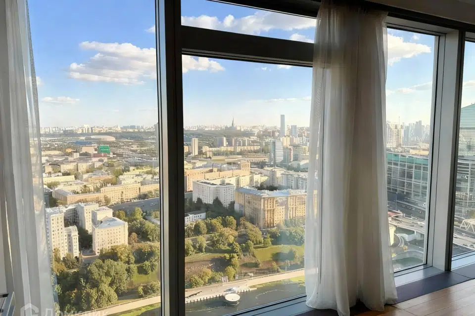 Продаётся 3-комнатная квартира, 223 м²