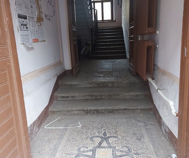 Продаётся 2 комнаты в 7-комн. квартире, 160 м²