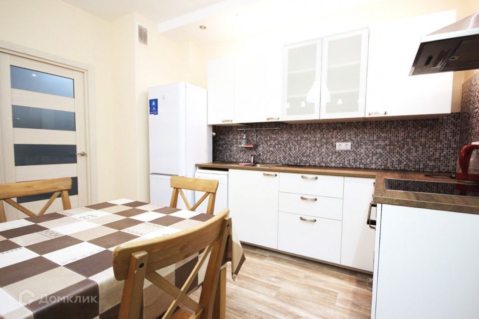 Сдаётся 2-комнатная квартира, 65 м²