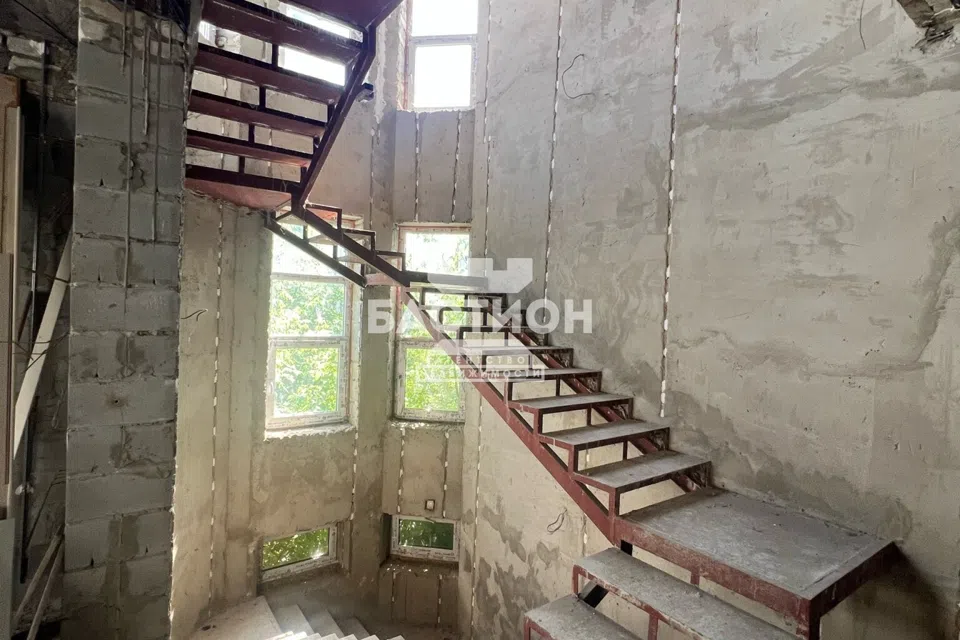 Продаётся 2-этажный дом, 650 м²