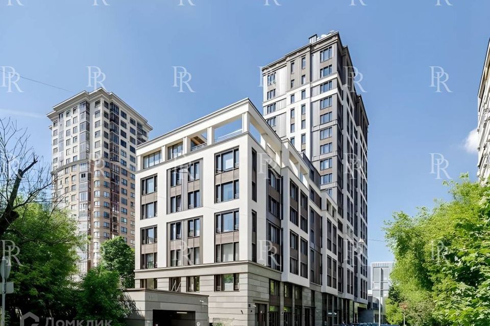 Продаётся 4-комнатная квартира, 164 м²