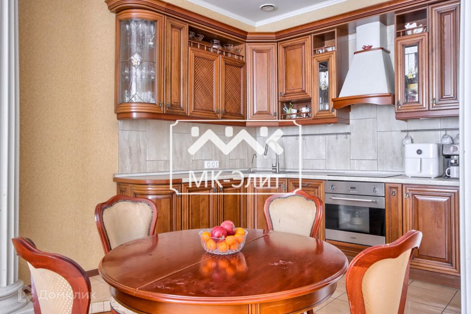 Продаётся 3-комнатная квартира, 136.7 м²