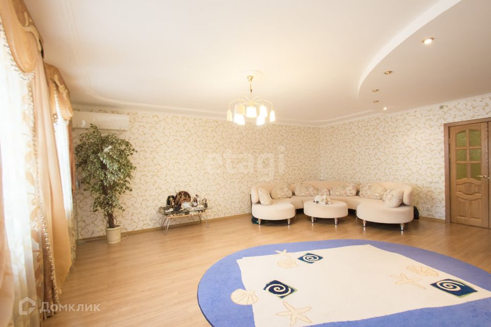 Продаётся 3-комнатная квартира, 130 м²