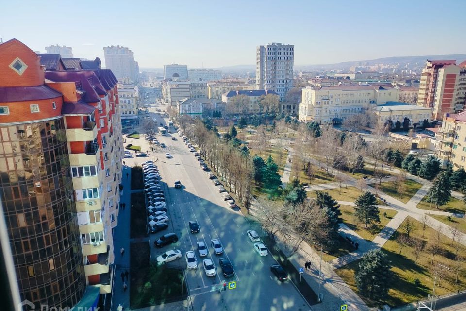 Продаётся 3-комнатная квартира, 107 м²
