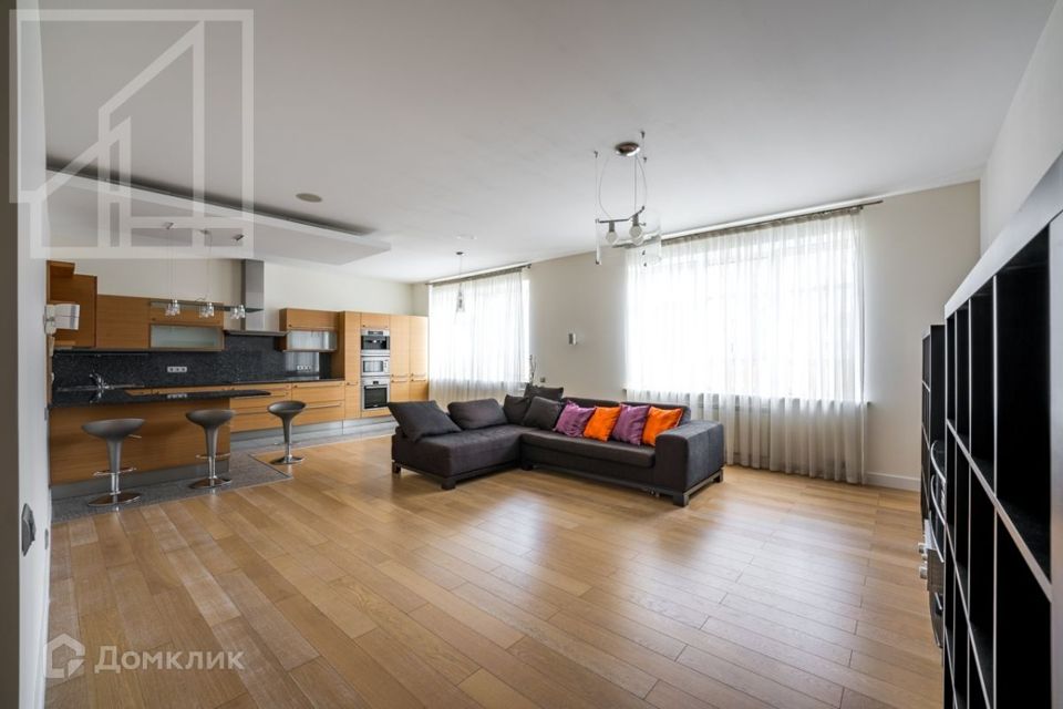 Сдаётся 5-комнатная квартира, 204 м²