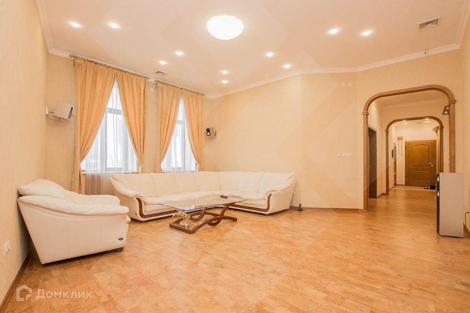 Сдаётся 6-комнатная квартира, 210 м²