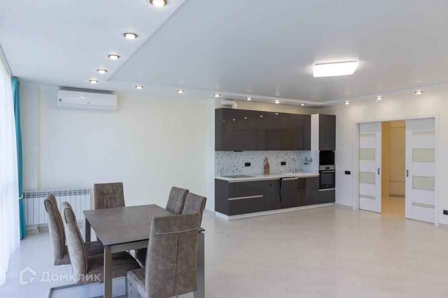 Продаётся 3-комнатная квартира, 106 м²