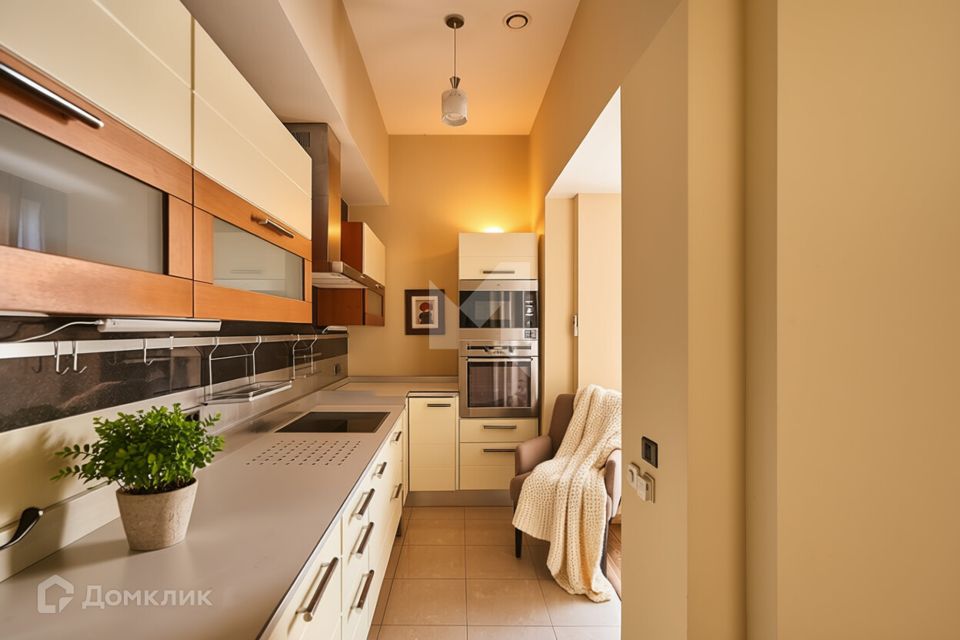 Сдаётся 4-комнатная квартира, 160 м²