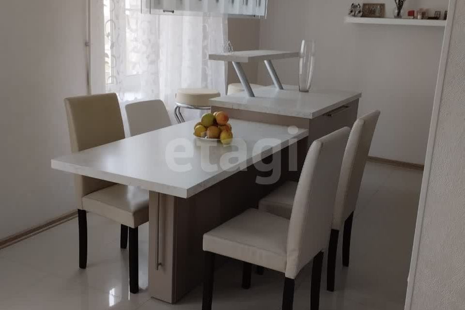 Продаётся 3-комнатная квартира, 97 м²
