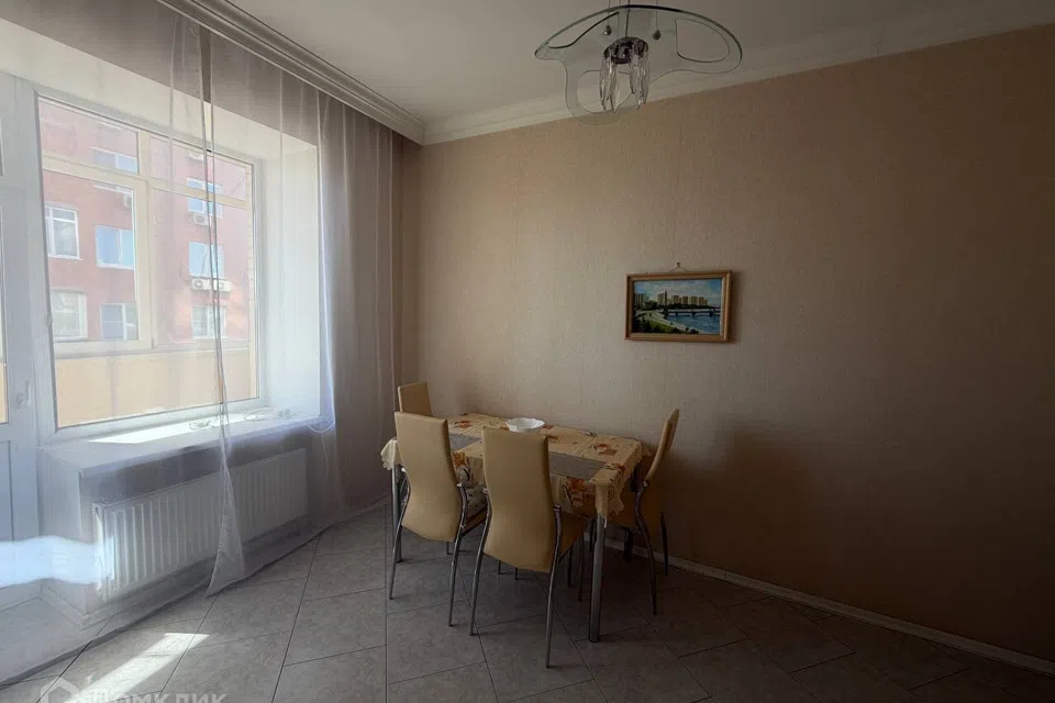 Сдаётся 2-комнатная квартира, 76 м²