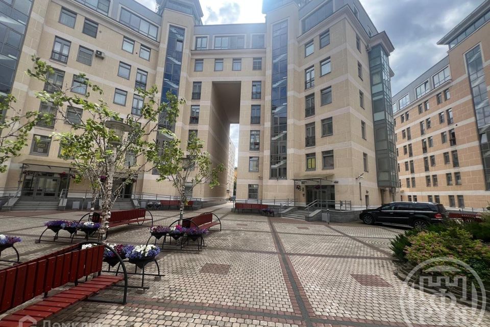 Продаётся 2-комнатная квартира, 130.6 м²