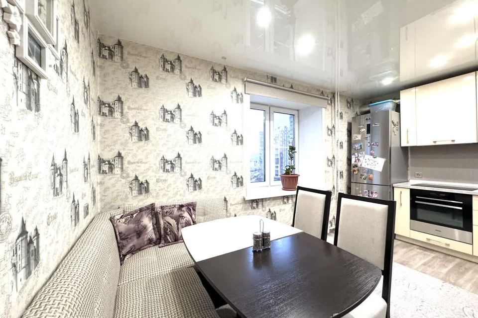 Продаётся 2-комнатная квартира, 82.8 м²