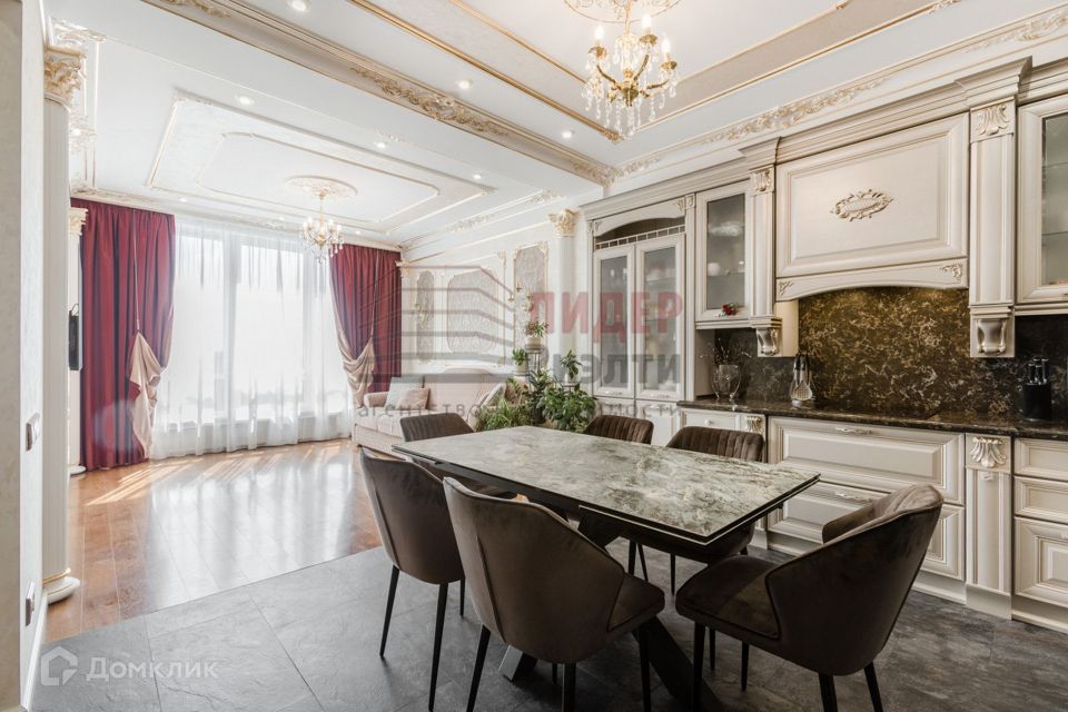 Продаётся 3-комнатная квартира, 102 м²