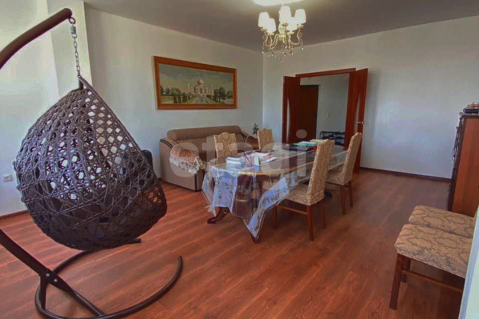 Продаётся 4-комнатная квартира, 129.7 м²